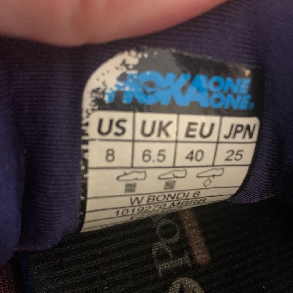 Hoka bondi size 8 great condition . Worn few times